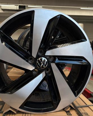 CERCHI NUOVI IN LEGA VOLKSWAGEN RAGGIO 18