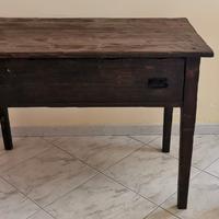 Tavolo antico in legno con cassetto restaurato 