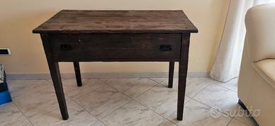 Tavolo antico in legno con cassetto restaurato 