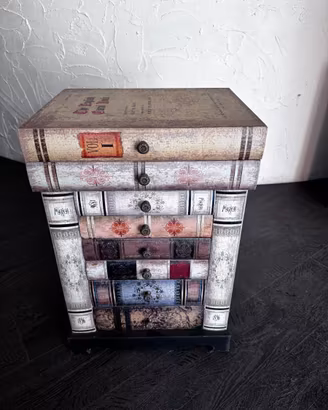 Cassettiera decorativa a forma di libri