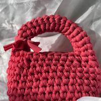 Borsa a mano rosa fatta a mano a uncinetto
