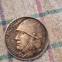 moneta raffigurante Benito Mussolini 