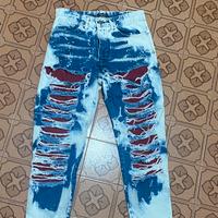 Pantalone a jeans alla moda