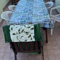 400€ tavolo massello allungabile e 4 poltrone