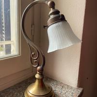 Lampada da tavolo vintage in metallo con paralume