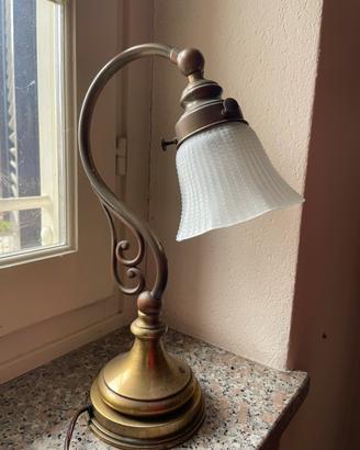 Lampada da tavolo vintage in metallo con paralume