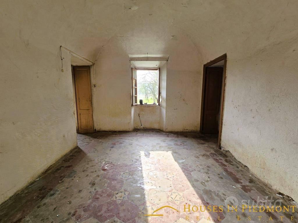 Rustico / Casale di 200 m² con più di 5 locali a A - Altro