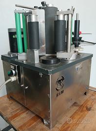 etichettatrice da banco semiautomatica bottiglie