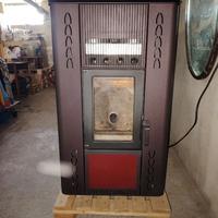 Stufa a pellet marca Vulcania  canalizzata 14kw