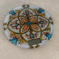Bilancia d’arredo in maiolica