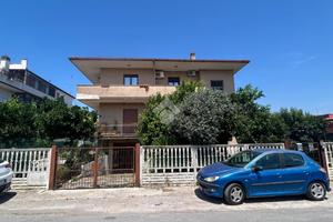 4 LOCALI A APRILIA