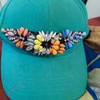 cappello verde con pietre e strass Shop Art 