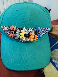 cappello verde con pietre e strass Shop Art 