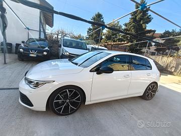 Volkswagen Golf 1.5 eTSI 150 CV EVO ACT DSG R-Line