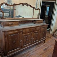 Credenza barocco in legno di noce con specchio