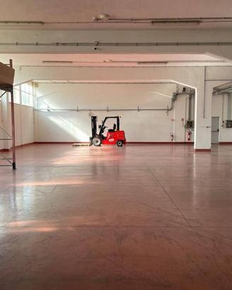 Immobile di 1000 m² con 2 locali a Ciampino