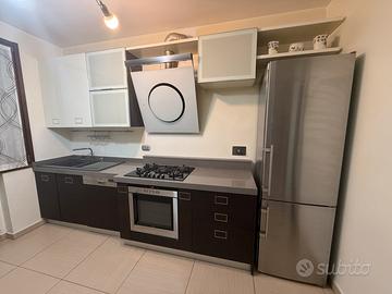 Cucina componibile completa di elettrodomestici