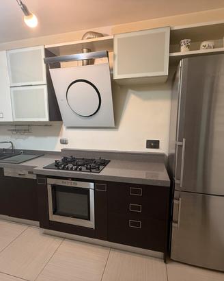 Cucina componibile completa di elettrodomestici