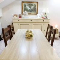 Tavolo in legno massello ristrutturato con 4 sedie