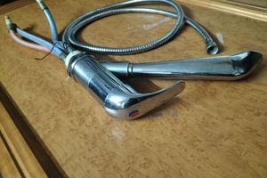 Miscelatore con doccino per lavello bagno camper