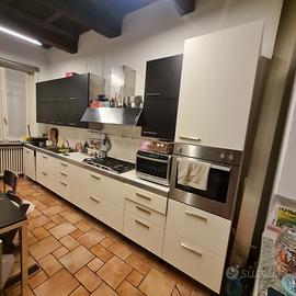 Cucina Berloni lineare 4,5 m completa di elettrodo