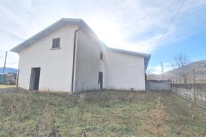 Pignola (zona Lago) fabbricato mq. 110 netti