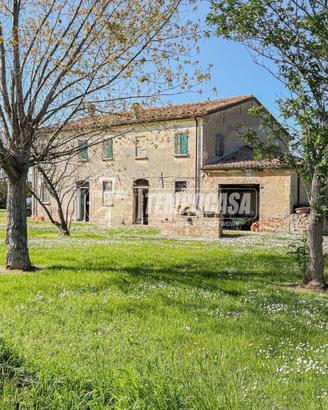CASA INDIPENDENTE CON AMPIO GIARDINO