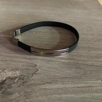 Bracciale in gomma con inserti in acciaio