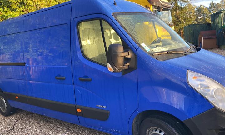 Furgone renault master con gancio traino