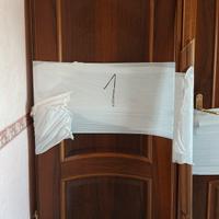 Porte impiallacciate in legno. Costo €180 l'una.