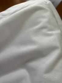 Tenda a pannello bianca con riloga