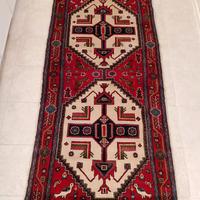 Tappeto rosso e beige 