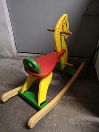 Cavallo a dondolo 