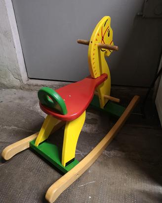 Cavallo a dondolo 