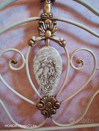 Coppia di letti singoli in ferro battuto decapè.