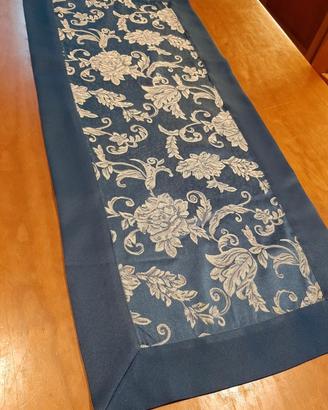 Runnee in raso Blu con fiori broccati color avorio