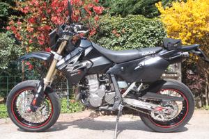SUZUKI DRZ 400 SM depo 23Kw