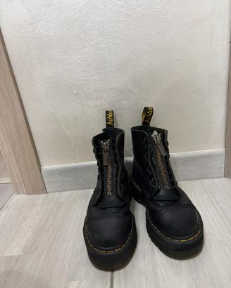 DR. MARTENS JADON PLATFORM CON ZIP FRONTALE