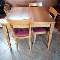 Tavolo con sedie 