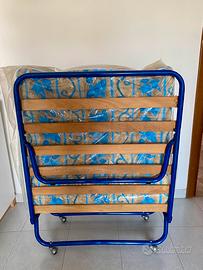 Letto pieghevole singolo con ruote e materasso
