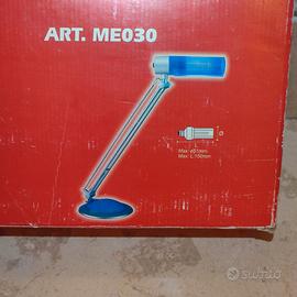 Lampada da tavolo snodabile colore argento