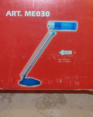 Lampada da tavolo snodabile colore argento