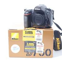 FOTOCAMERA DIGITALE REFELX FF NIKON D750. NITAL.