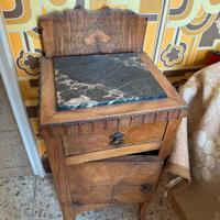 Coppia di comodini d’epoca con piano in marmo