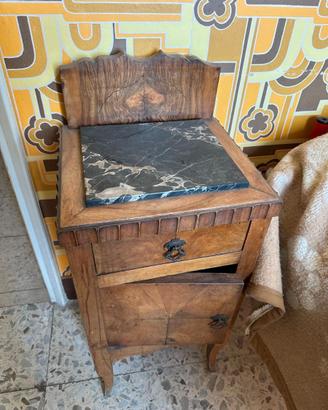 Coppia di comodini d’epoca con piano in marmo