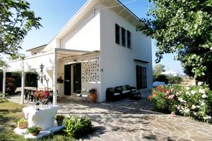 Villa con giardino sulla spiaggia