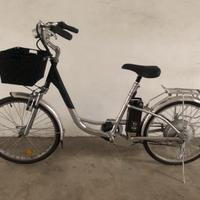 Bicicletta a pedalata assistita (elettrica) donna