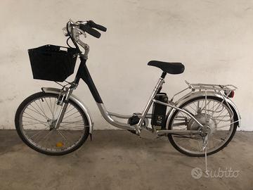 Bicicletta a pedalata assistita (elettrica) donna