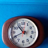 Orologi da Muro in Plastica Bianca e in Legno Noce