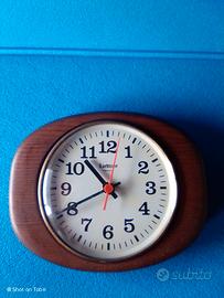 Orologi da Muro in Plastica Bianca e in Legno Noce